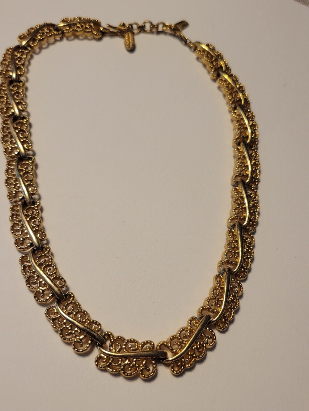 Vintage MONET. Gold-Tone Filigree Link Necklace - Women